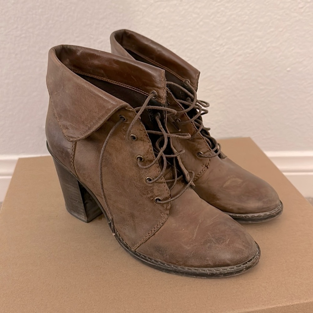 Steve Madden Women’s size 7.5 Brown Lace up Boots
